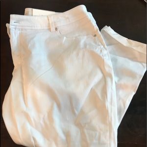 NWT Cato Slim White Jean - can be worn as Capri.